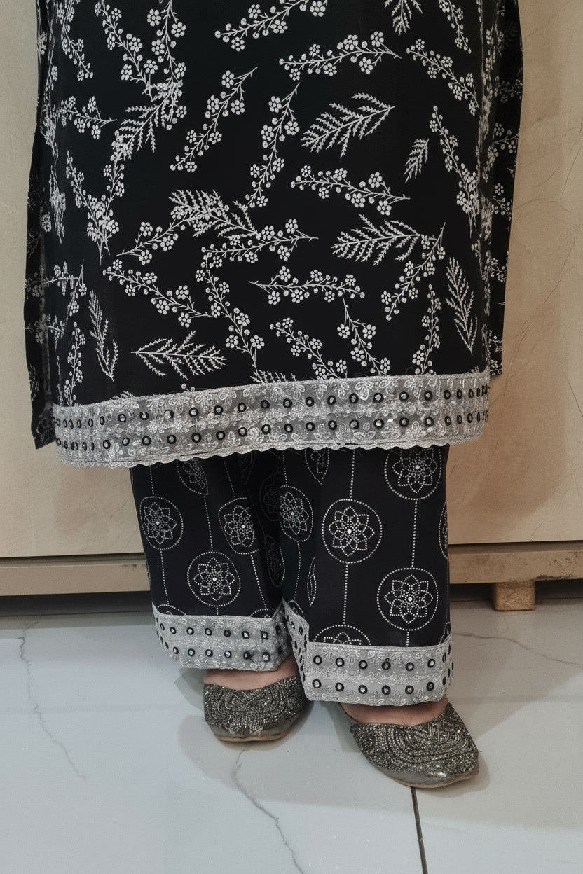 Zehra – 2PC Embroidered Lawn Set