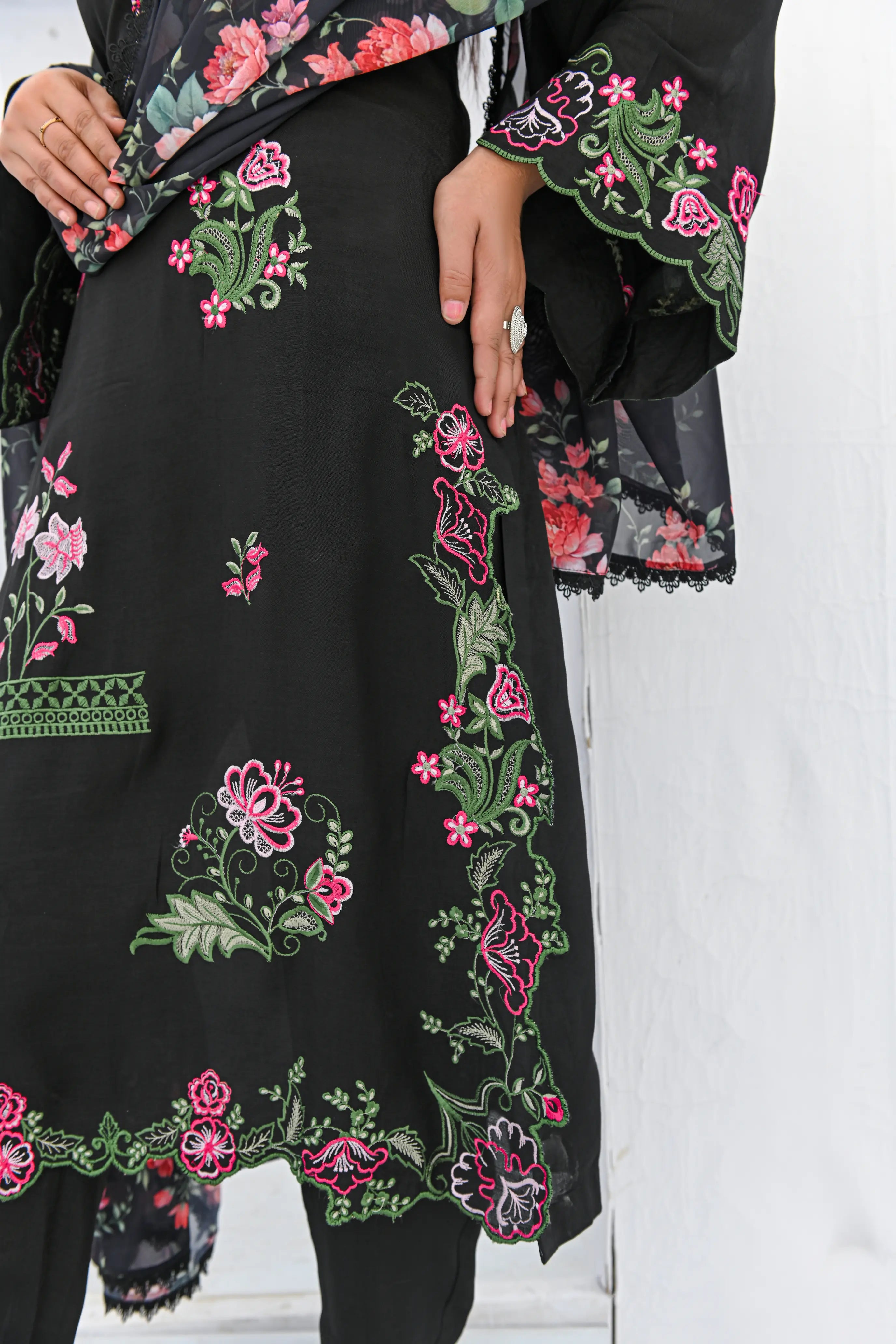 Mehr e Gul - 3pc Embriodered Silk