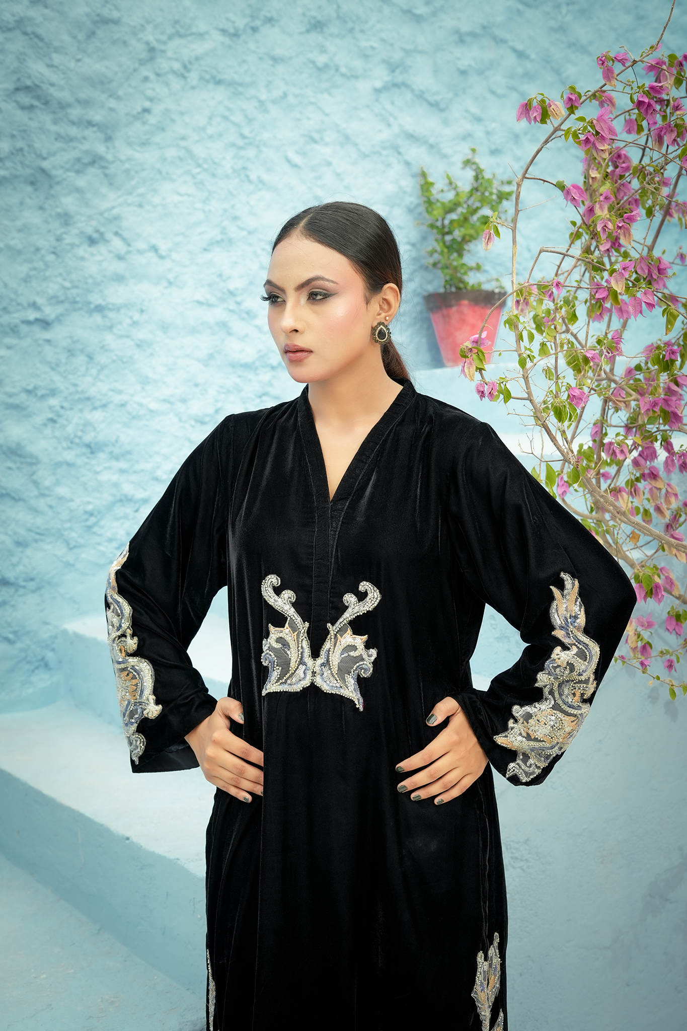 Layla e Zar | Black Embriodered Velvet