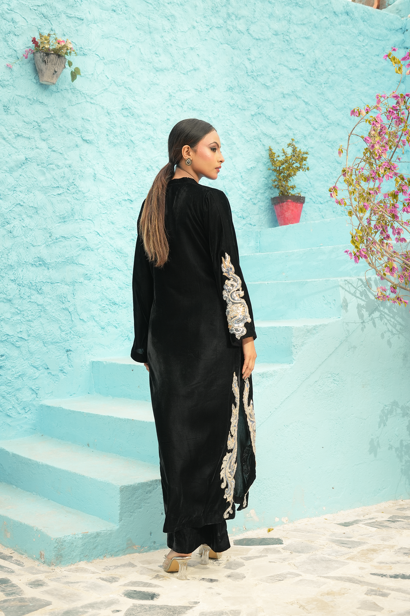 Layla e Zar | Black Embriodered Velvet