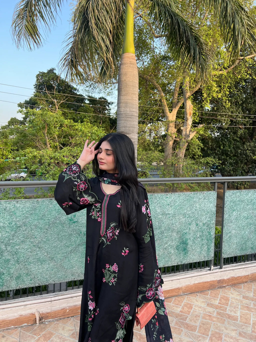 Mehr e Gul - 3pc Embriodered Silk