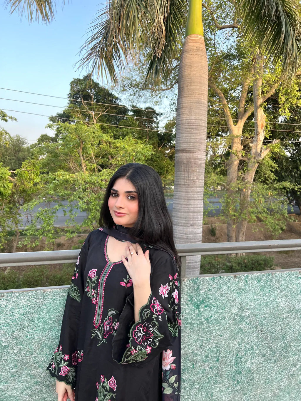 Mehr e Gul - 3pc Embriodered Silk