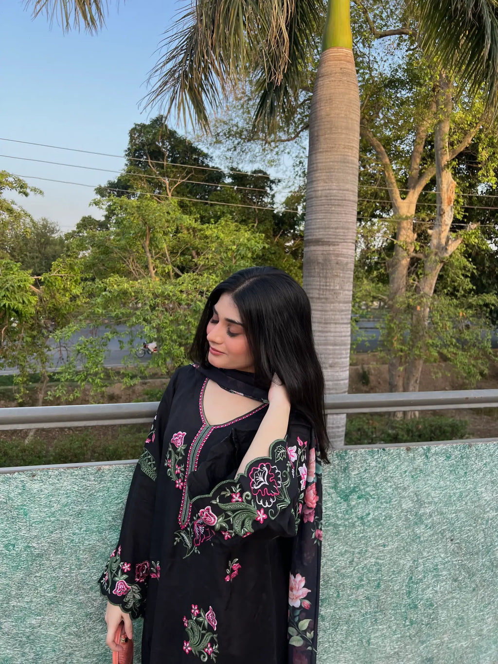 Mehr e Gul - 3pc Embriodered Silk