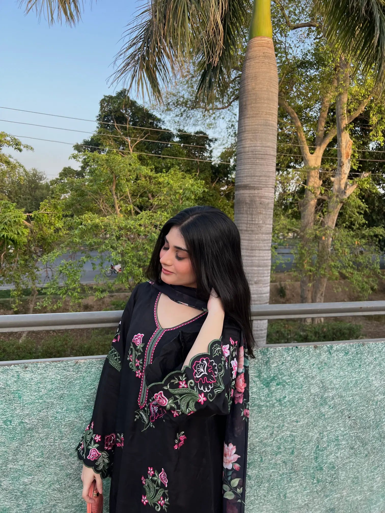 Mehr e Gul - 3pc Embriodered Silk