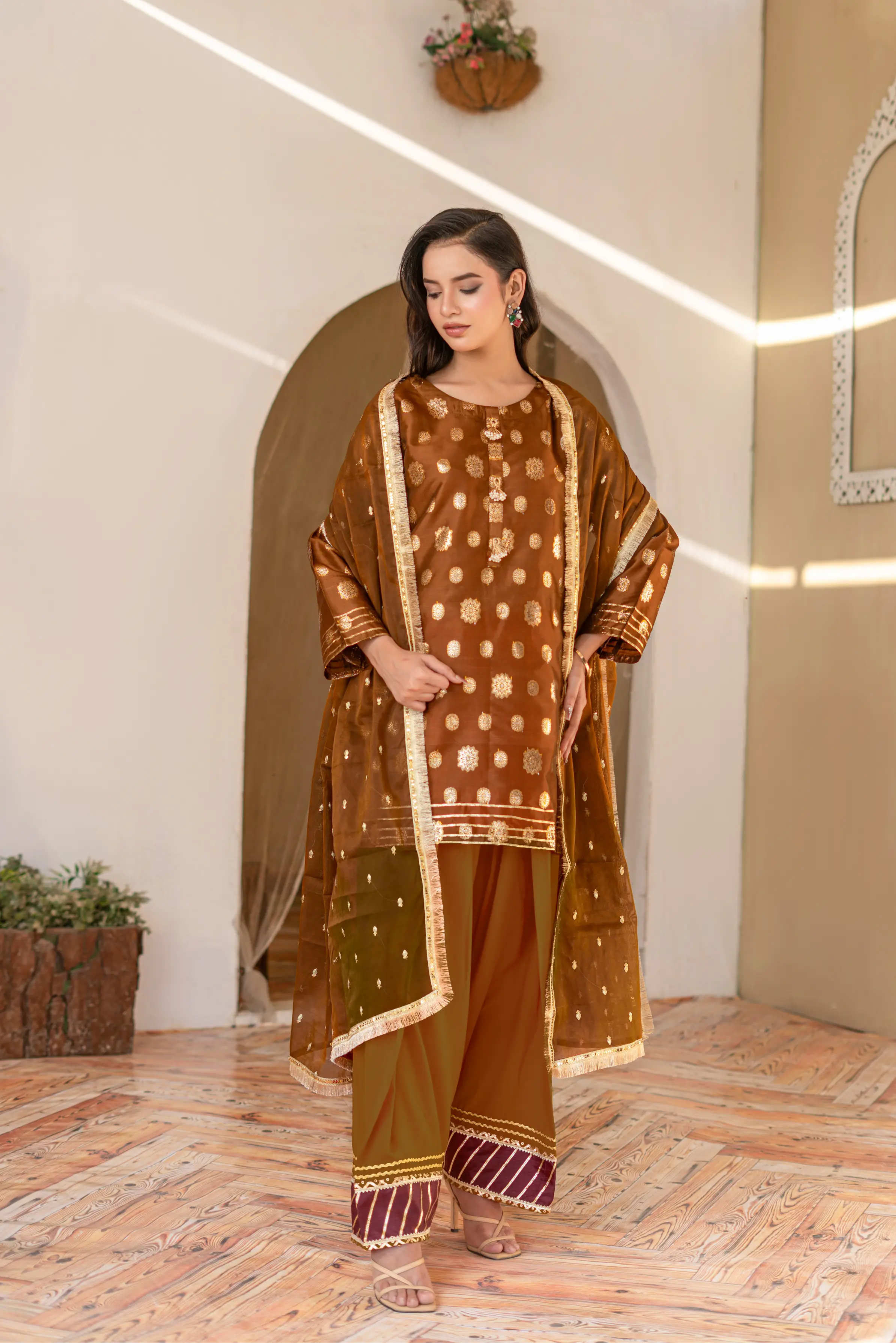 MEHRAAB - Farshi Shalwar Suit