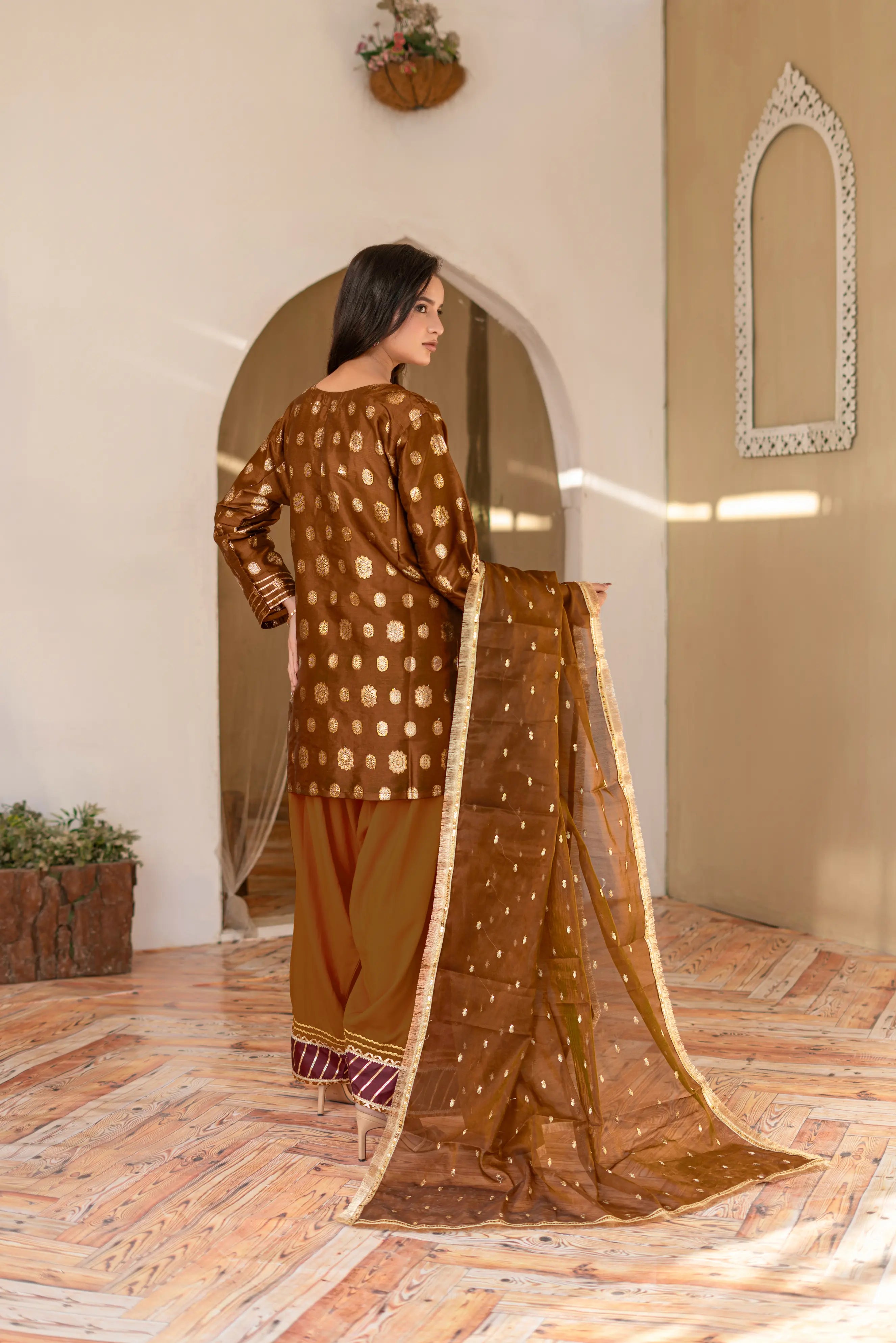 MEHRAAB - Farshi Shalwar Suit