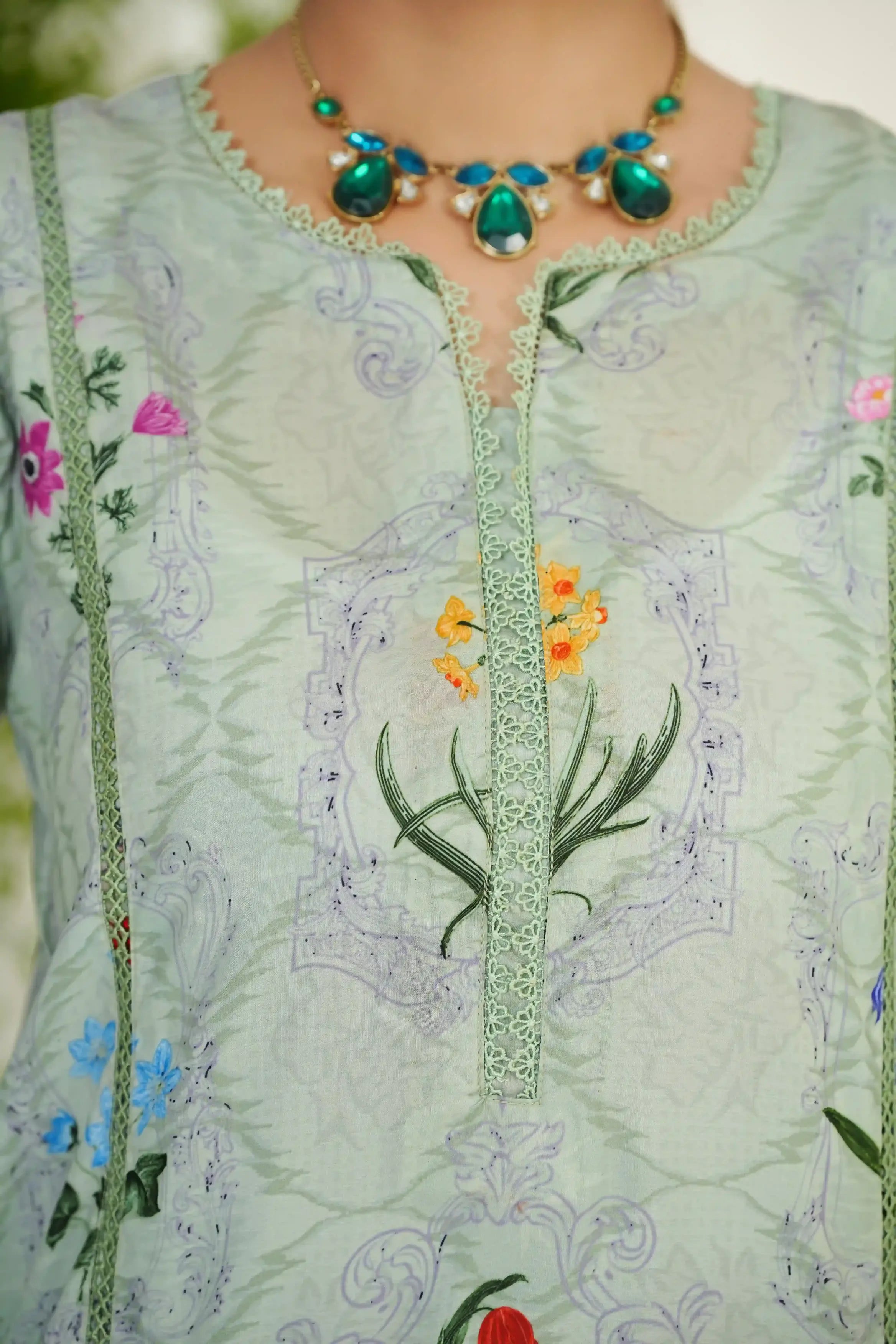 Pistachio Bloom Grape Drape